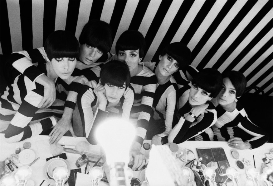 Models in dressing rooms, film Who are you, Polly Maggoo, Paris, 1966